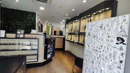 Aracne Tattoo & Piercing Bcn