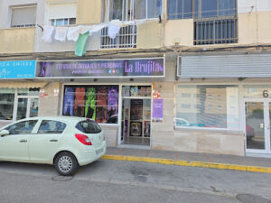 Estudio De Tatuajes Y Piercing, La Brujita