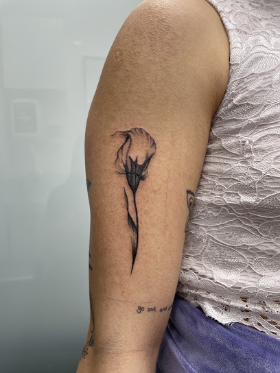 Fineline – Traditional – Blackwork – Midnight Tattoo