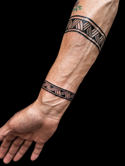 Golden Ink Tattoo Piercing