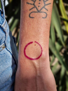 Handpoke Casandra Tatuajes Ancestrales