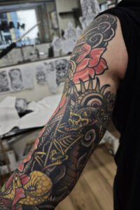 Mano Eléctrica Tattoo