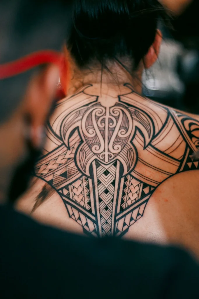 Blackwork y Tribal, el estilo que no necesita color