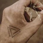 Tatuaje geometrico